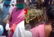 மண்ணிலிருந்து தோண்டியெடுக்கப்பட்ட ஆண் சடலம்! கொரோனா தொடர்பில் பெண்ணை அந்த பள்ளத்தில் இறக்கியது ஏன்? அதிர்ச்சி வீடியோ